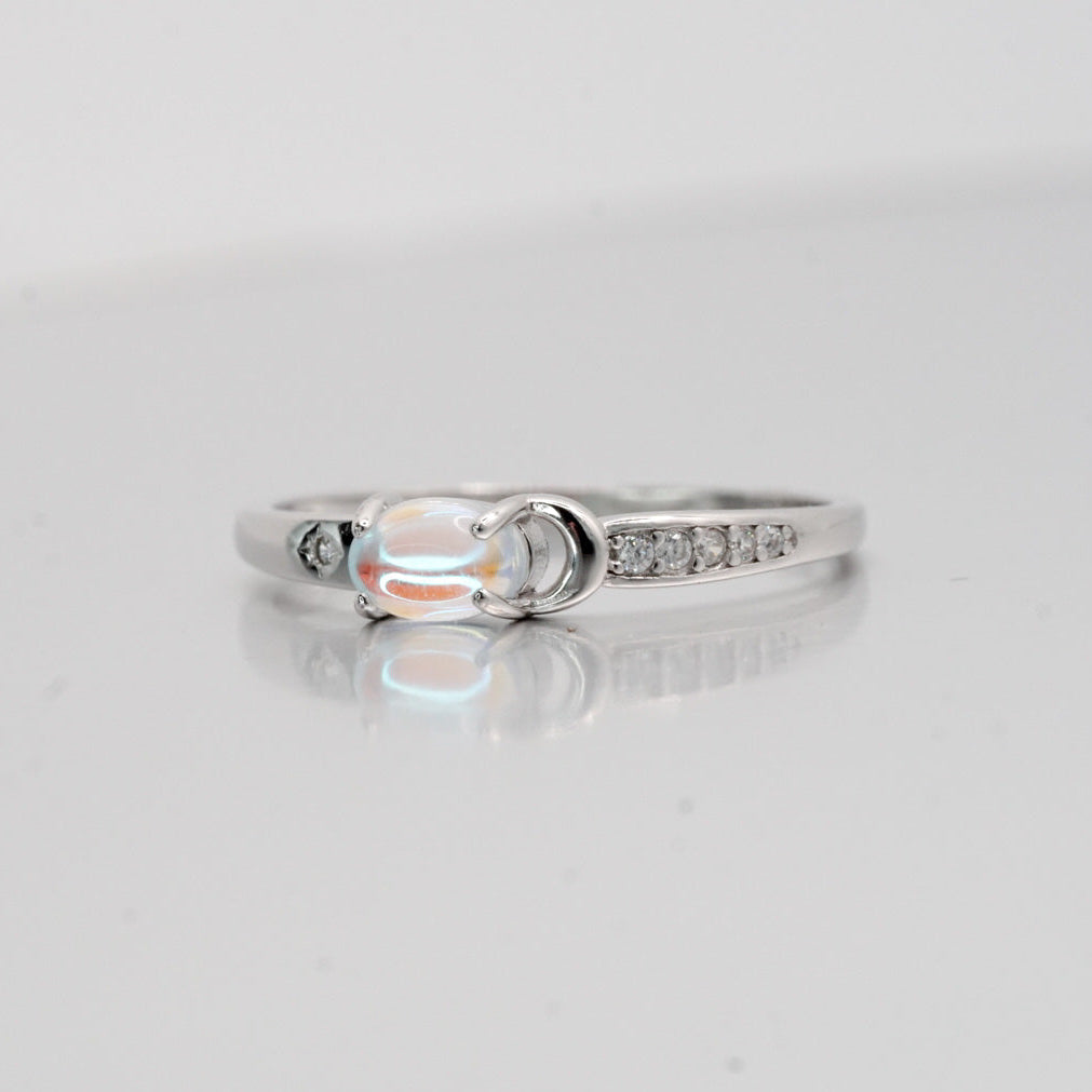 Moon Stone Ring – 925 Silver